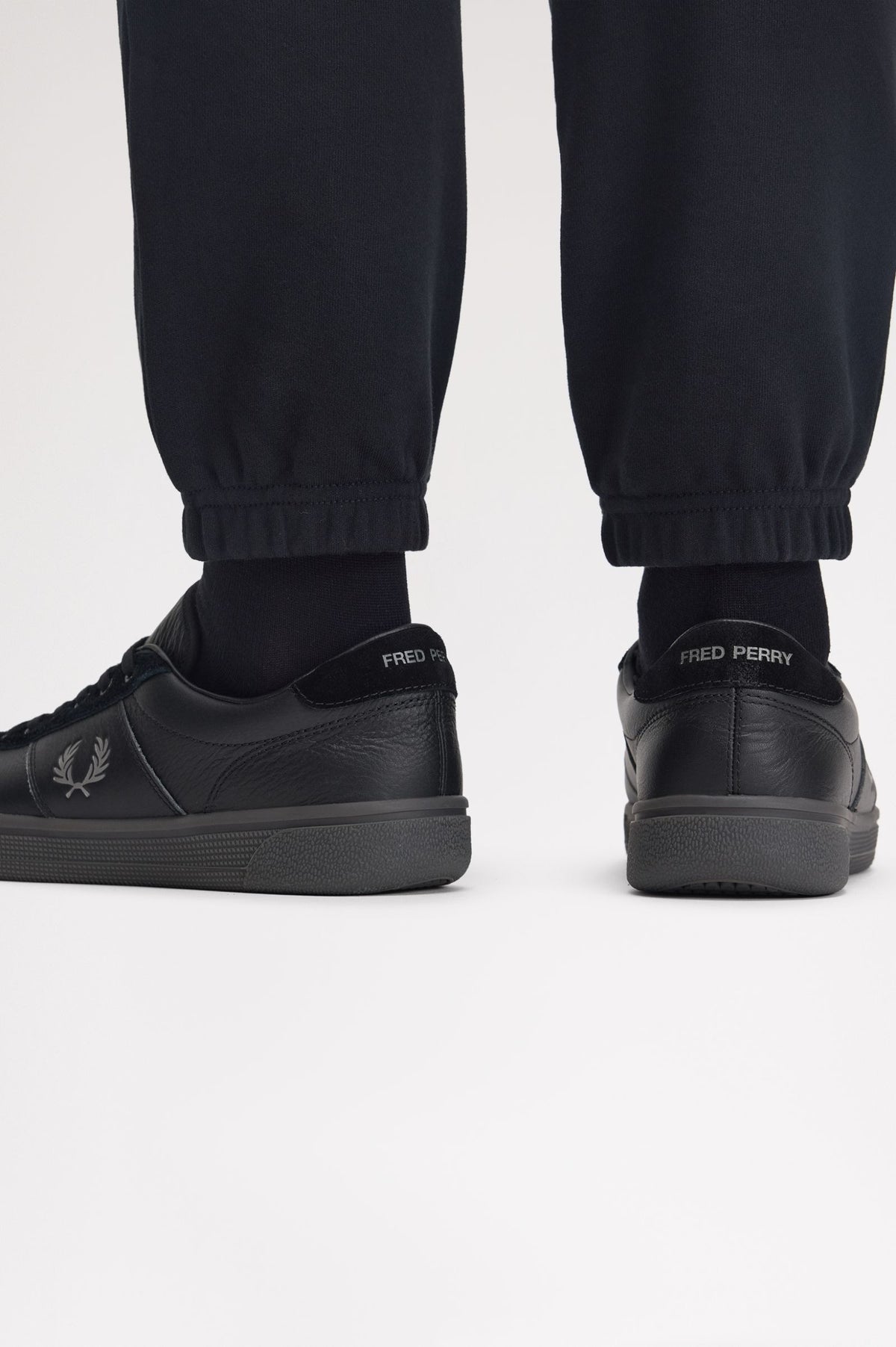 B3418 Leather Tennis Shoe (Black)