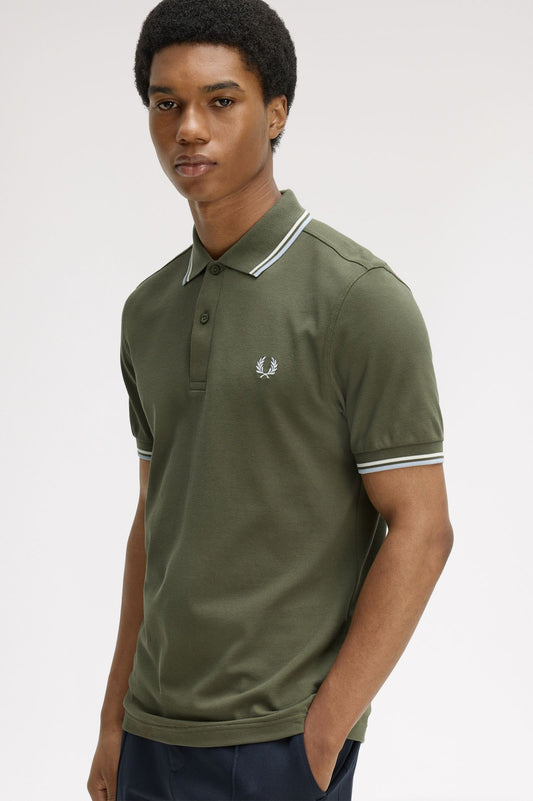 M3600 The Twin Tipped Fred Perry Shirt (Laurel Wreath Green / Ecru / Dusky Blue)
