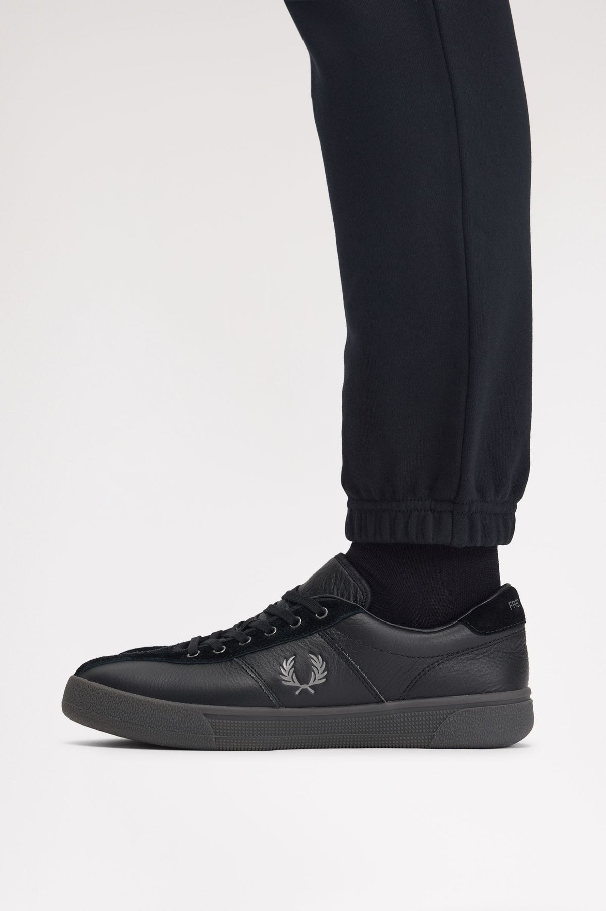 B3418 Leather Tennis Shoe (Black)