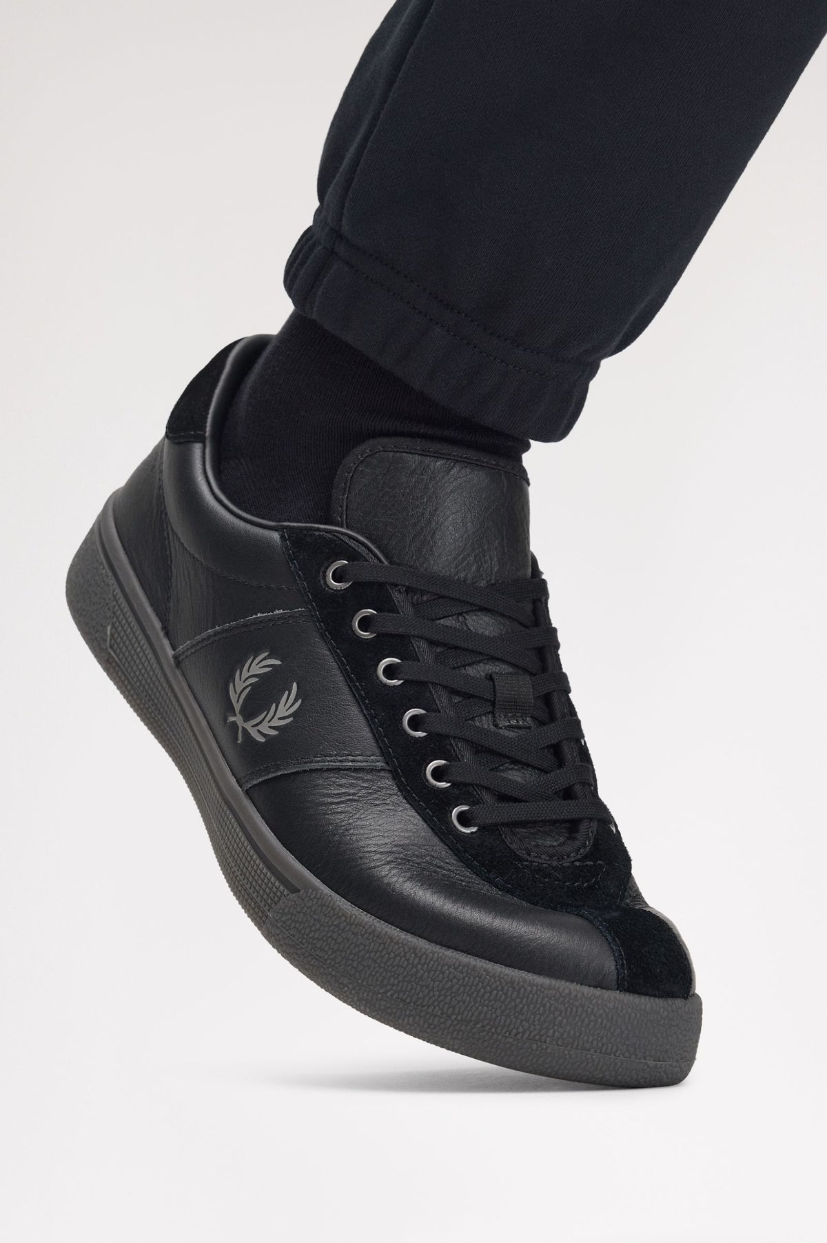 B3418 Leather Tennis Shoe (Black)